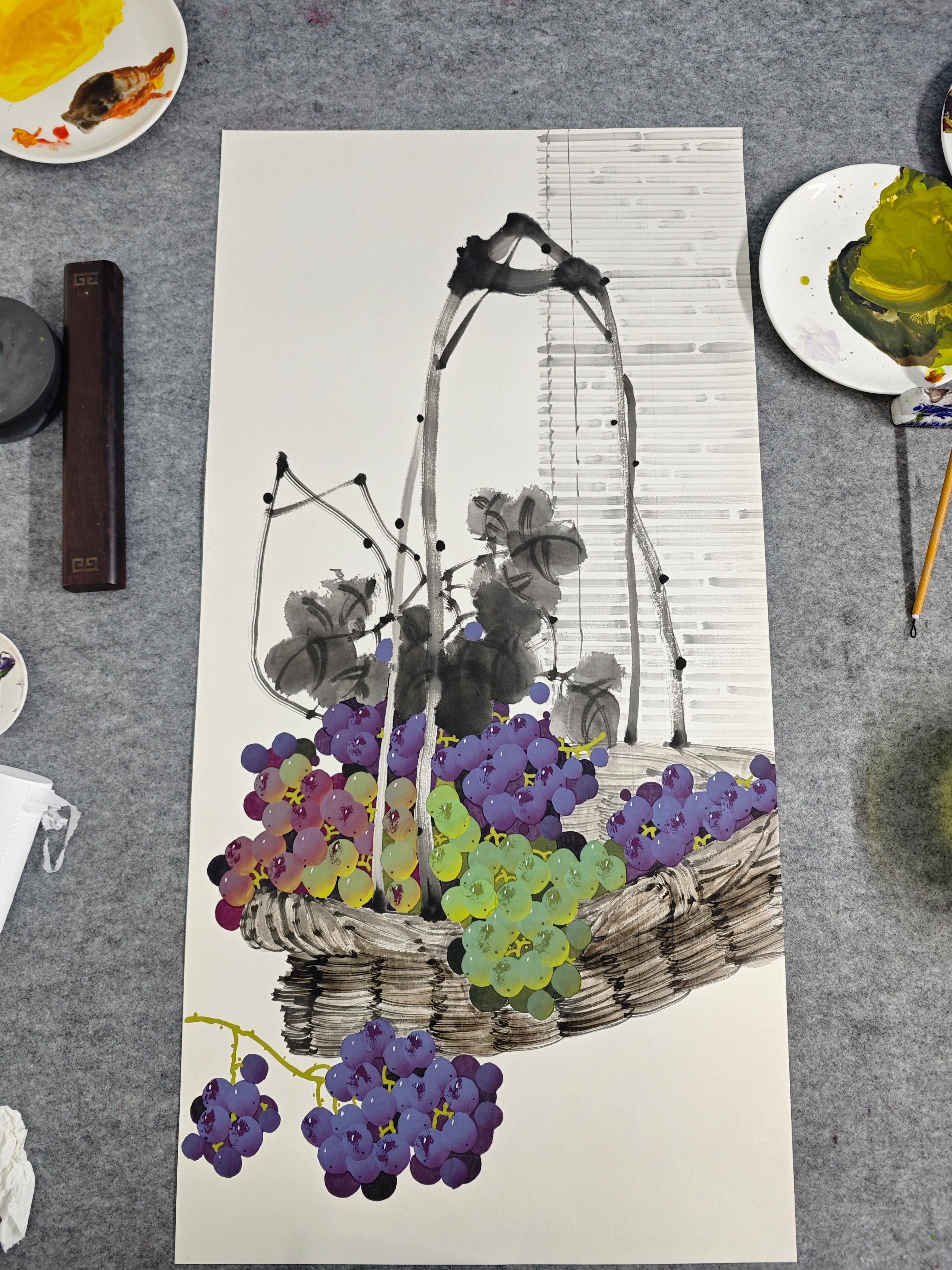 国画葡萄。       葡萄熟了  ，硕果累累十里飘香  