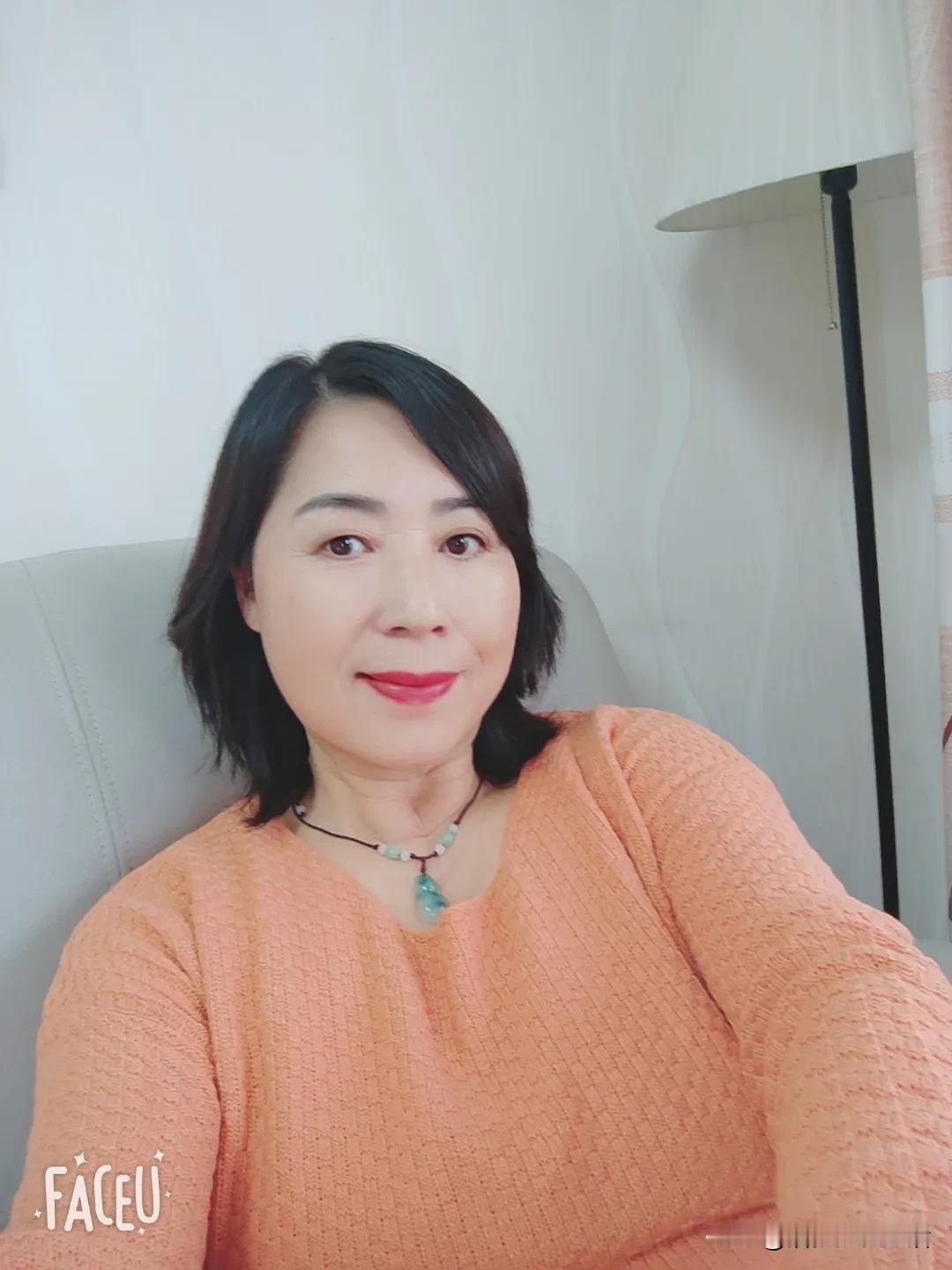 每天拍一拍
自信放光彩[点亮平安灯]
#秋日生活打卡季# 
#爱生活爱自拍# 
