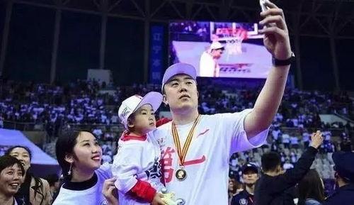 辽篮功勋队长韩德君正式入职辽宁体育J，担任青少年篮球训练中心副主任，主抓u15青