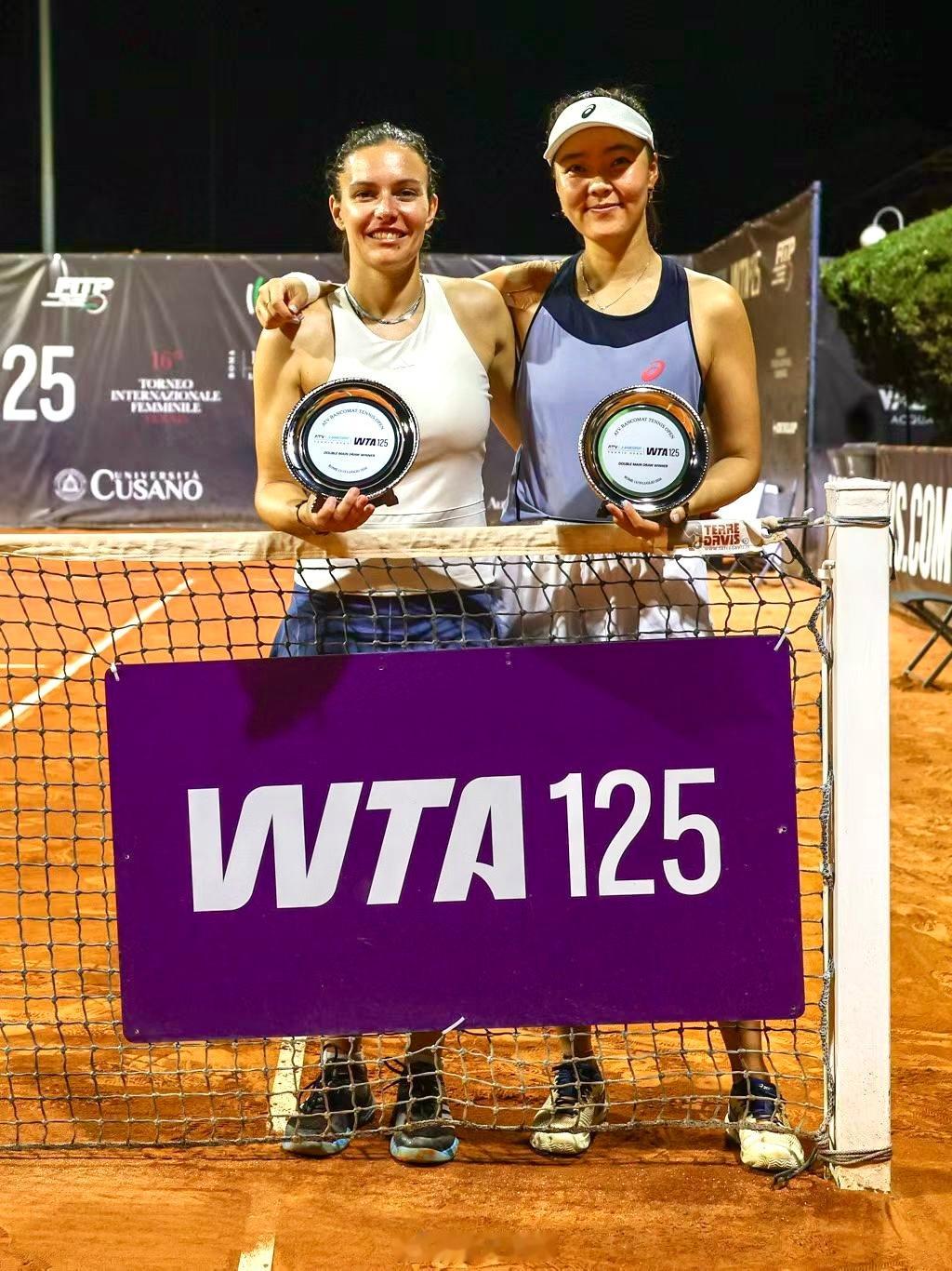 罗马WTA125双打决赛头号种子丰硕🇨🇳/卡希诺🇫🇷以6-4/6-4击败