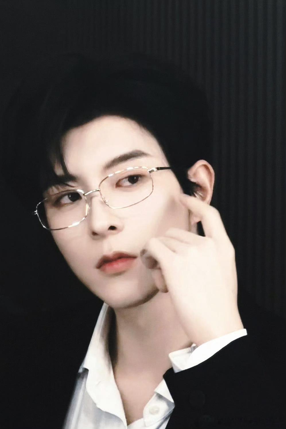 邱鼎杰  qdj向全世界安利邱鼎杰 你的眼睛里有星辰大海，里面揉碎了的星星和银河