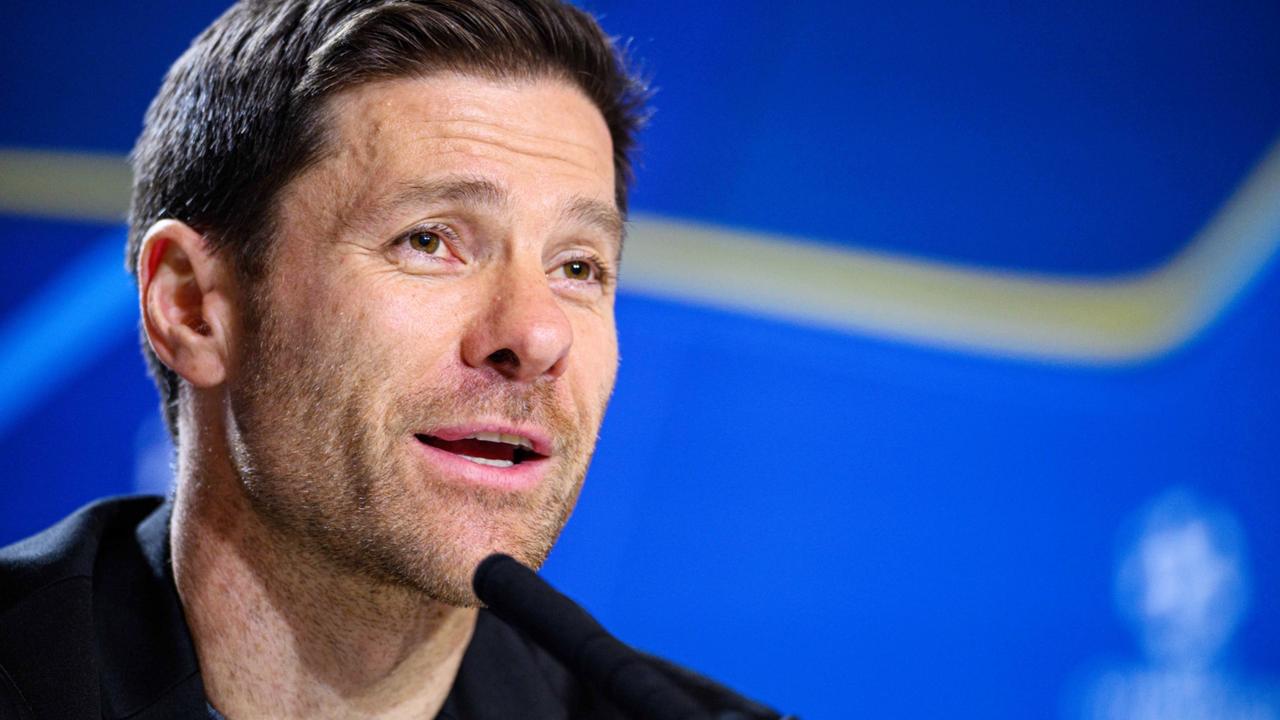 罗马诺表示：虽然阿隆索预在赛季中段遭皇马解雇，但预计不用太久就将重返教练席。
欧