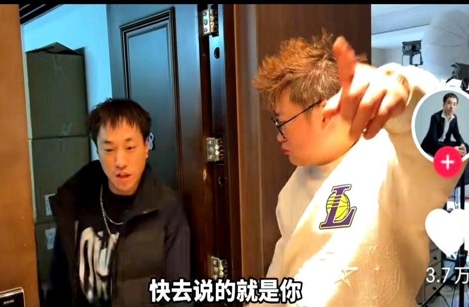 年入百万的小杨，视频被骂到垫底。
 
我翻遍他全年账单，才明白：越被嫌磨叽，广告