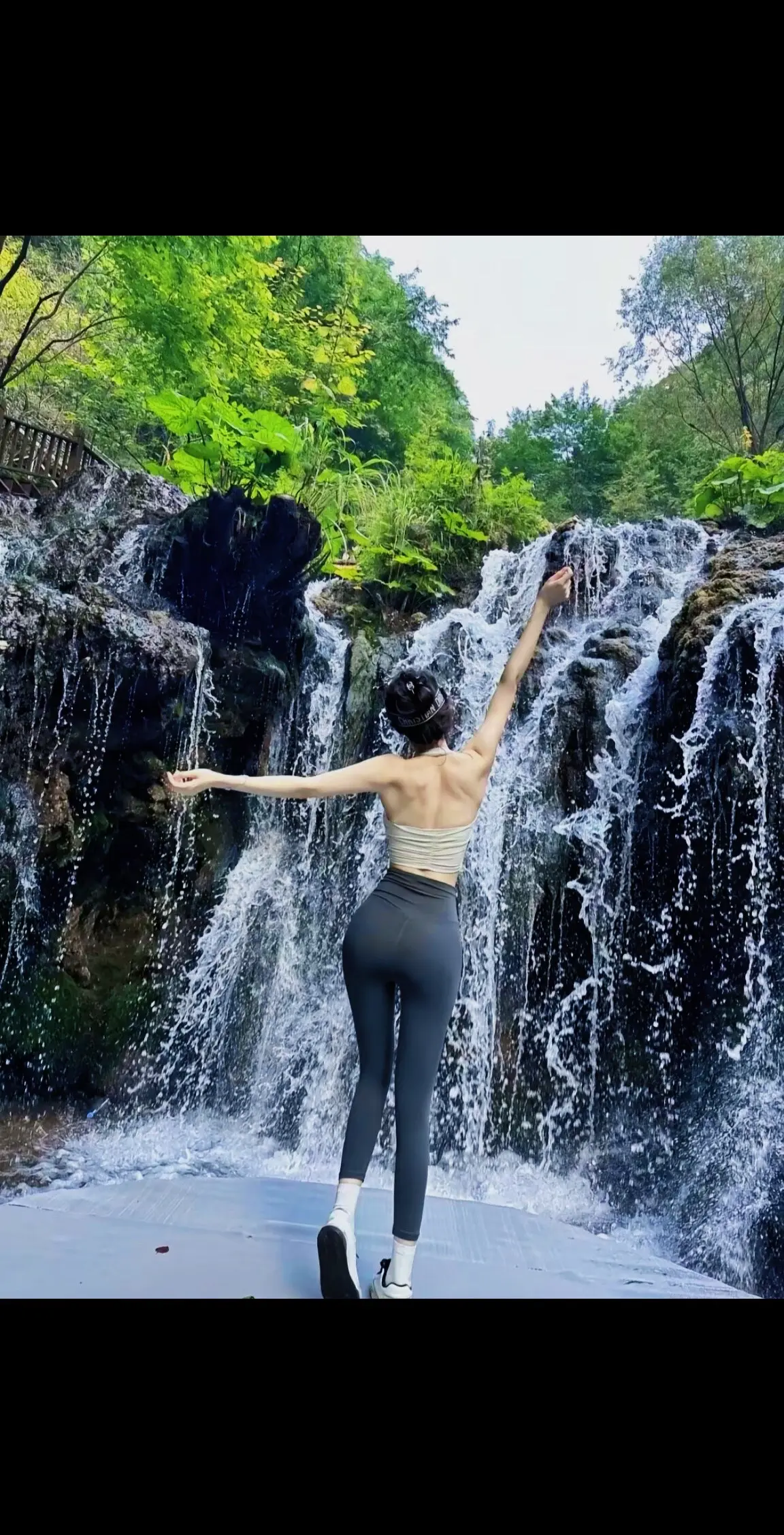 都说女孩子不用太拼，可不赚钱怎么生活，不努力如何赢得幸福，都说累了别干...