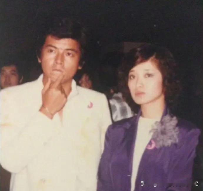 1980 年底，山口百惠和三浦友和结婚，他们因 1974 年合作电影《伊豆的舞女