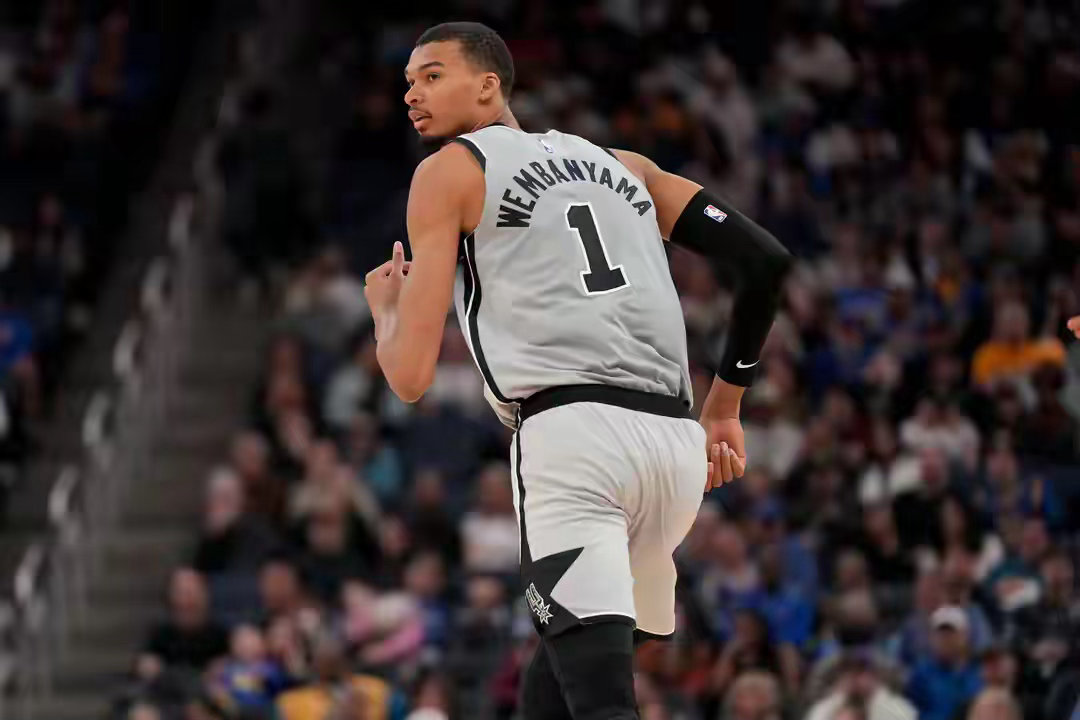 米奇：没有文班伤情的最新消息 他能打完上半场是积极信号NBANBA常规赛 4月7