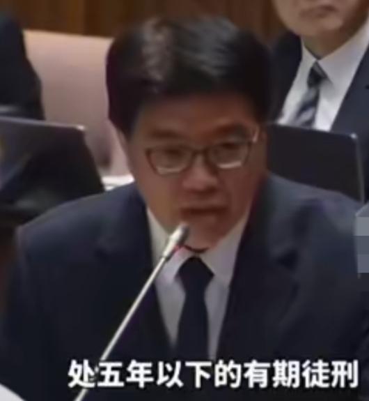 民进党已经气急败坏了，台湾“陆委会”邱垂正对郑丽文到访大陆开始发出威胁了：任何政