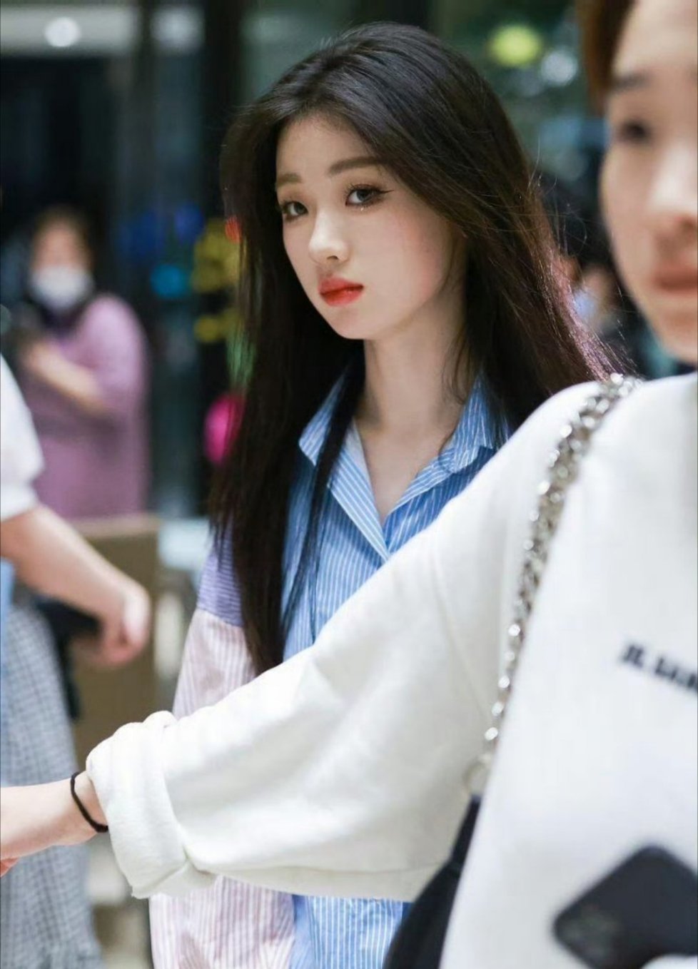 单依纯该不该吹自己的美貌？ ​​​