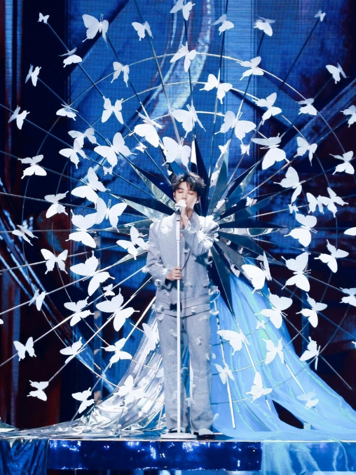 王俊凯出发澳门准备跨年晚会！起落平安！期待2026年的小凯跨年舞台