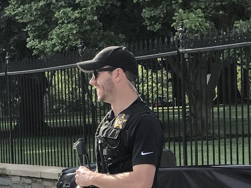 美国访华团全员断网出差，用一次性电子设备访华

最近美国代表团访华，外界爆出美国