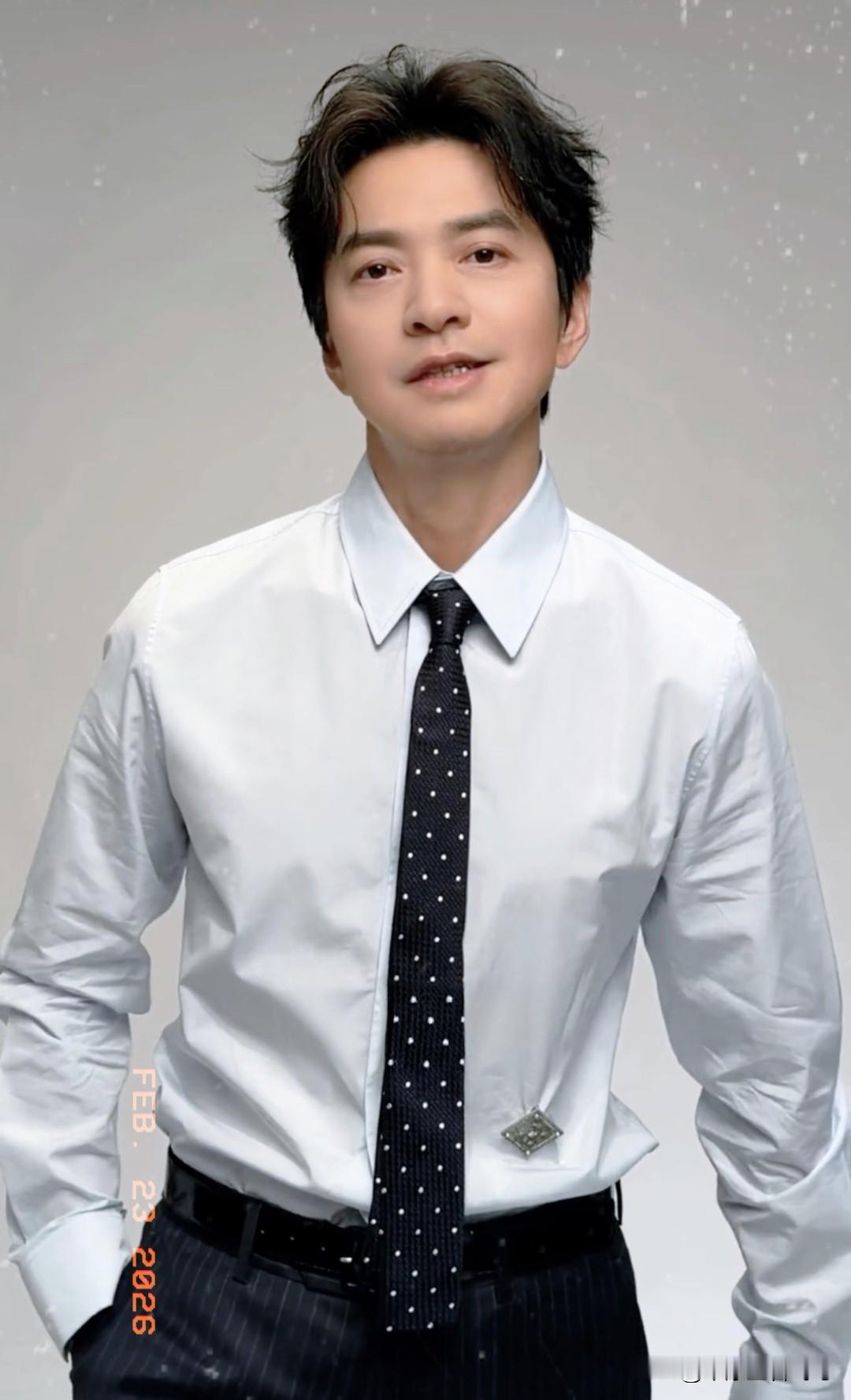 还是男人更懂男人
主持人问李健：“圈内你觉得和谁最聊的来？”李健说：“没有最聊的