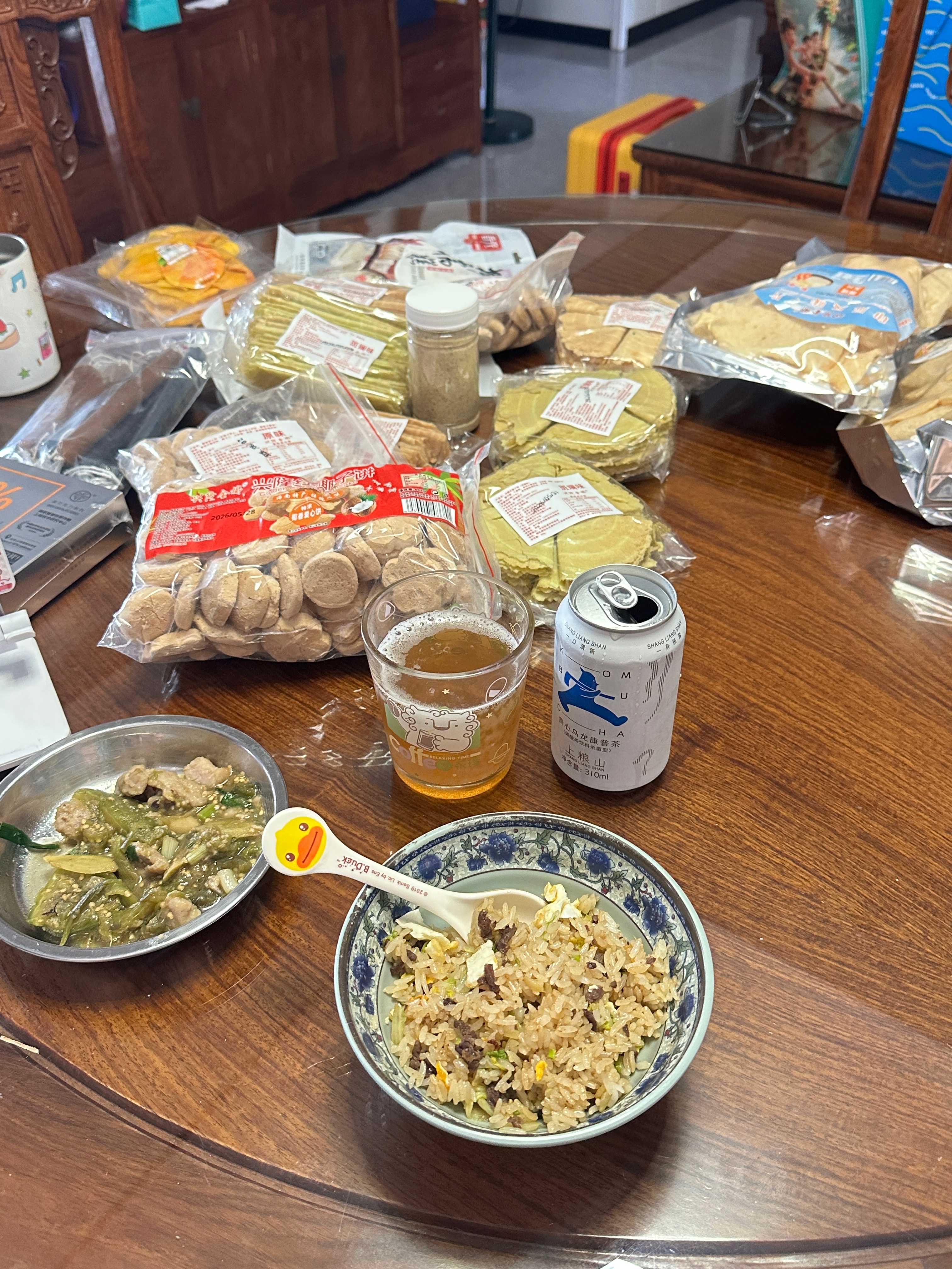 兴隆买的特产到了 吃个午饭 一会儿分一下
