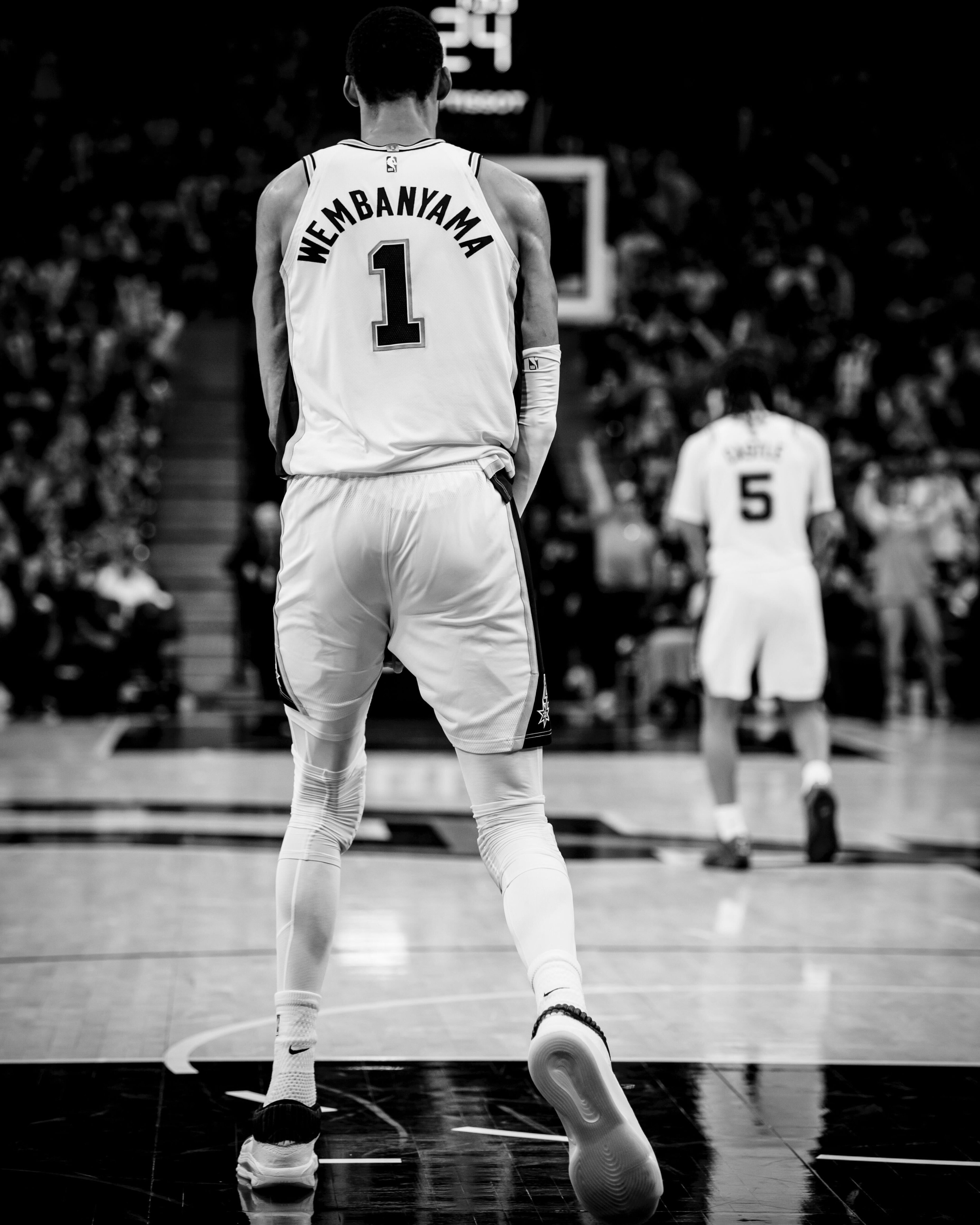 文班亚马：“我们想要赢得一切。我们的劣势是缺乏经验，但这也可能成为优势，因为如果