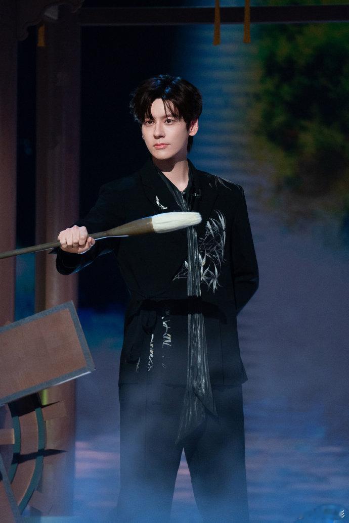 龚俊彭小冉乔振宇章时安hi6电梯大片不允许还有人错过 hi6 电梯大片！龚俊先帅