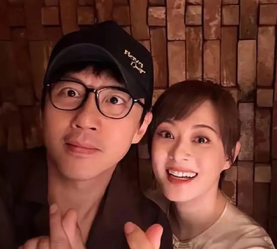 43岁邓超一夜回春
 
胡子一剃，镜头里直接回到《少年天子》时期。节目现场连鹿晗