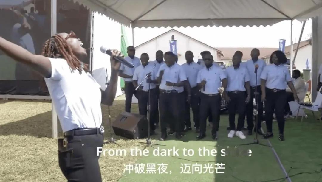 谦比希靠谱卖、谦比希靠谱卖，在脑子里循环了一天，美加墨世界杯主题曲能超过这首厂歌