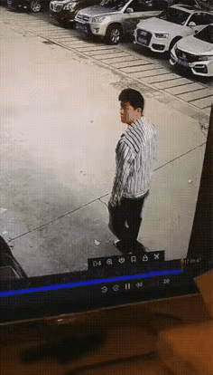 举头三尺有监控！男子龌龊行为全程被拍
 
古代都说举头三尺有神明，现代则是举头三