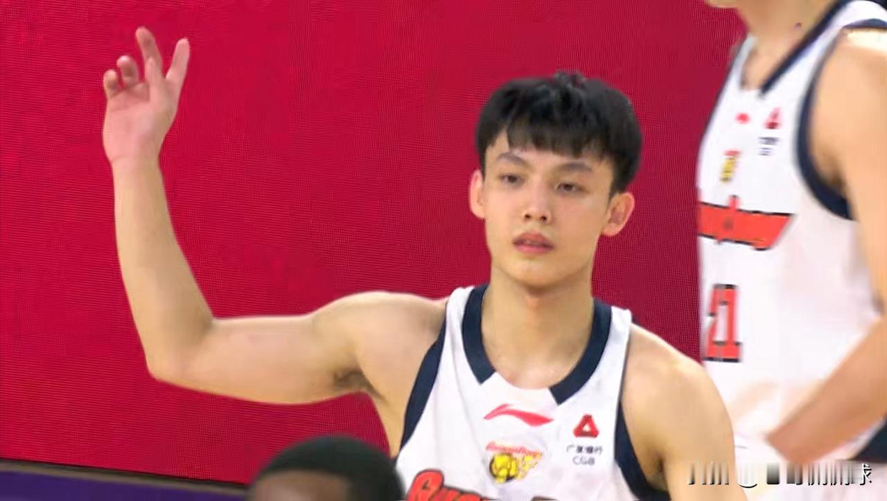 广东东阳光超级球星徐杰真是让人失望透顶！在今天进行的广东东阳光和广州朗肽海本的比