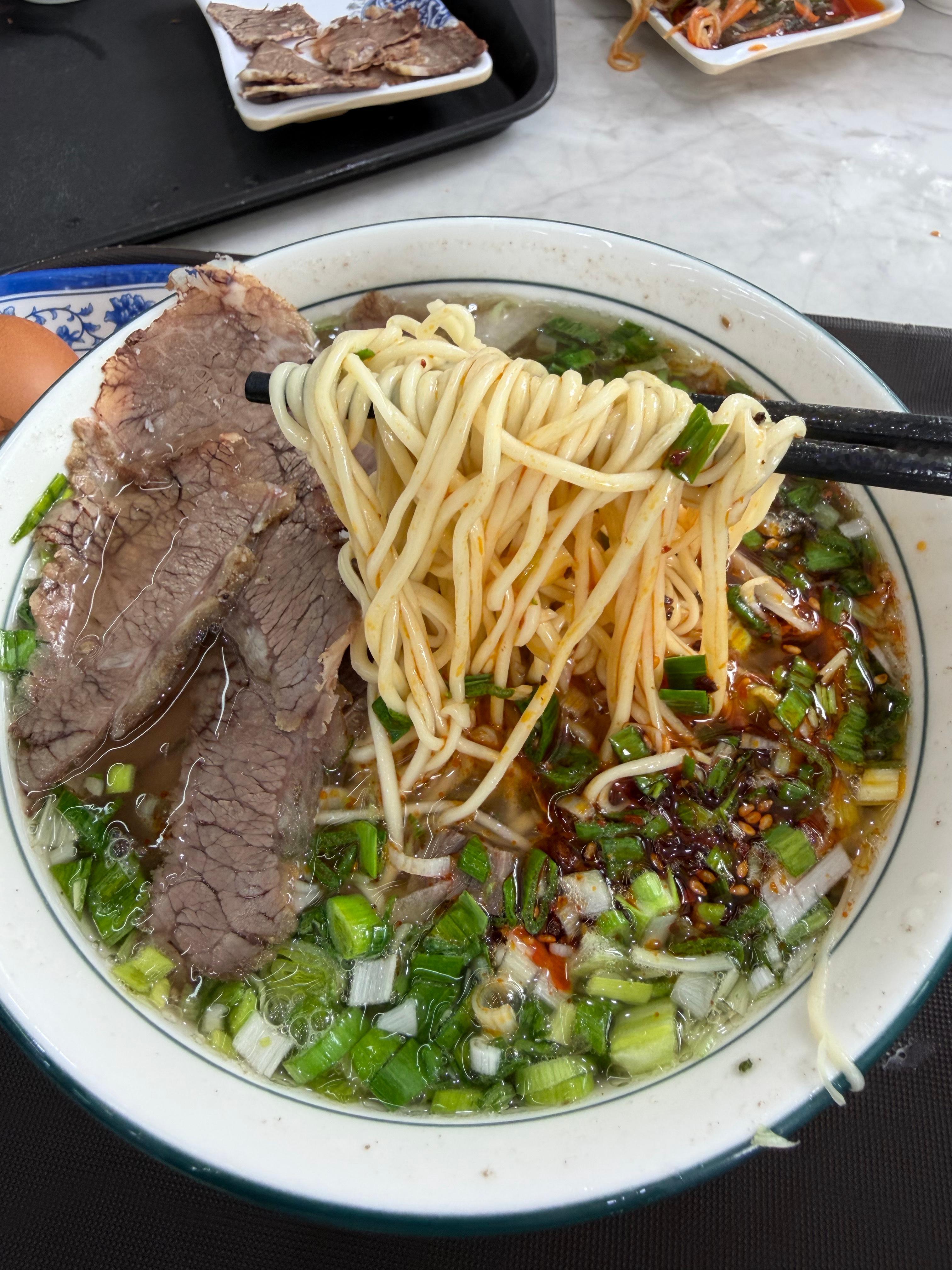 来兰州了，第一件事 整一口兰州牛肉面~ 兰州·深安黄河大桥
