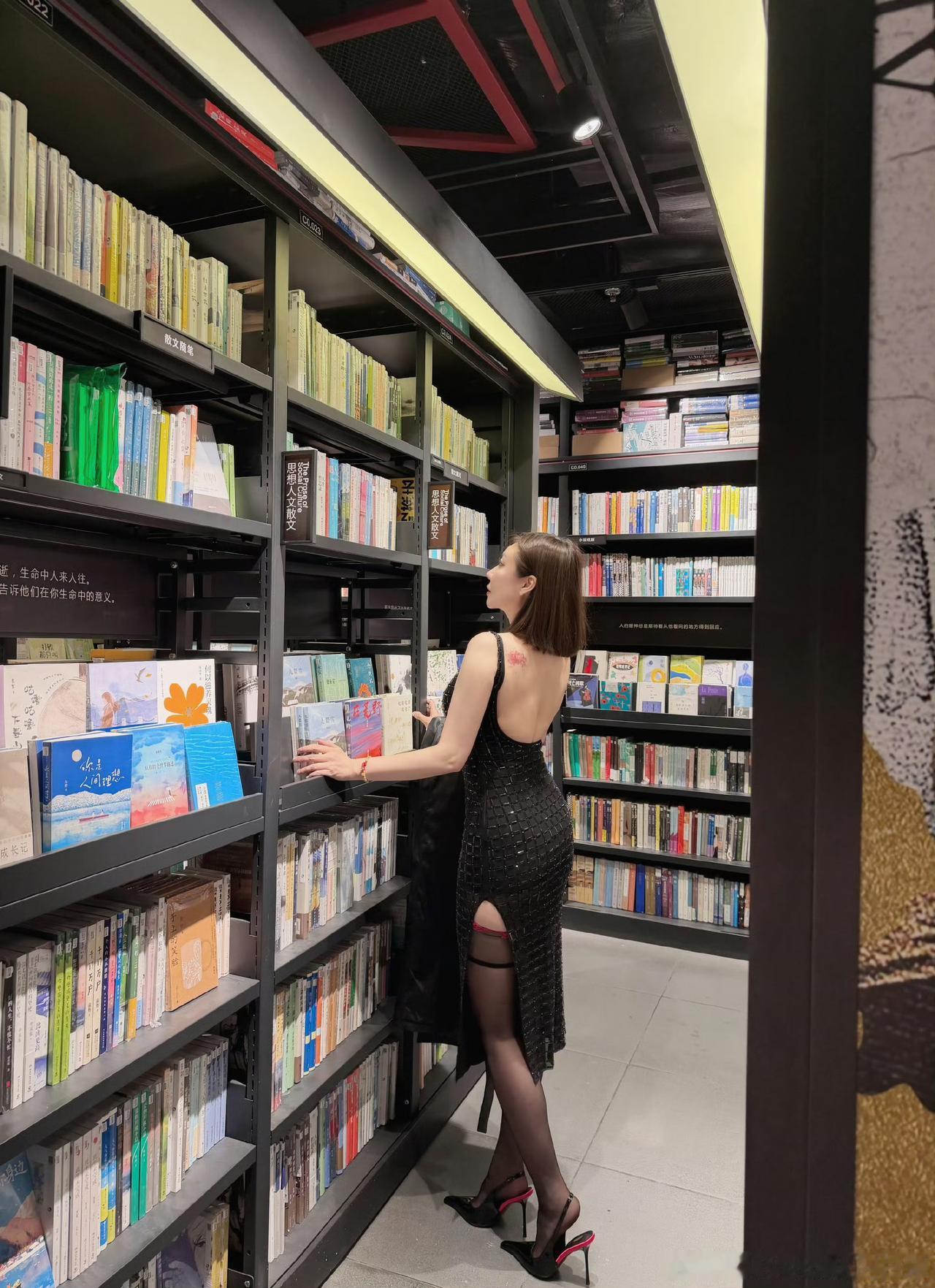 没人是木讷的树，人只对自己喜欢的人用心，成年人的世界，忙碌是常态，抽空才是态度。