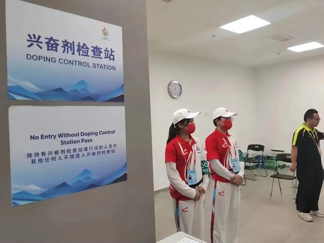 跑圈、体育爱好者的兼职福利来了！
国家反兴奋剂中心公开招募检查官、血检官，门槛超