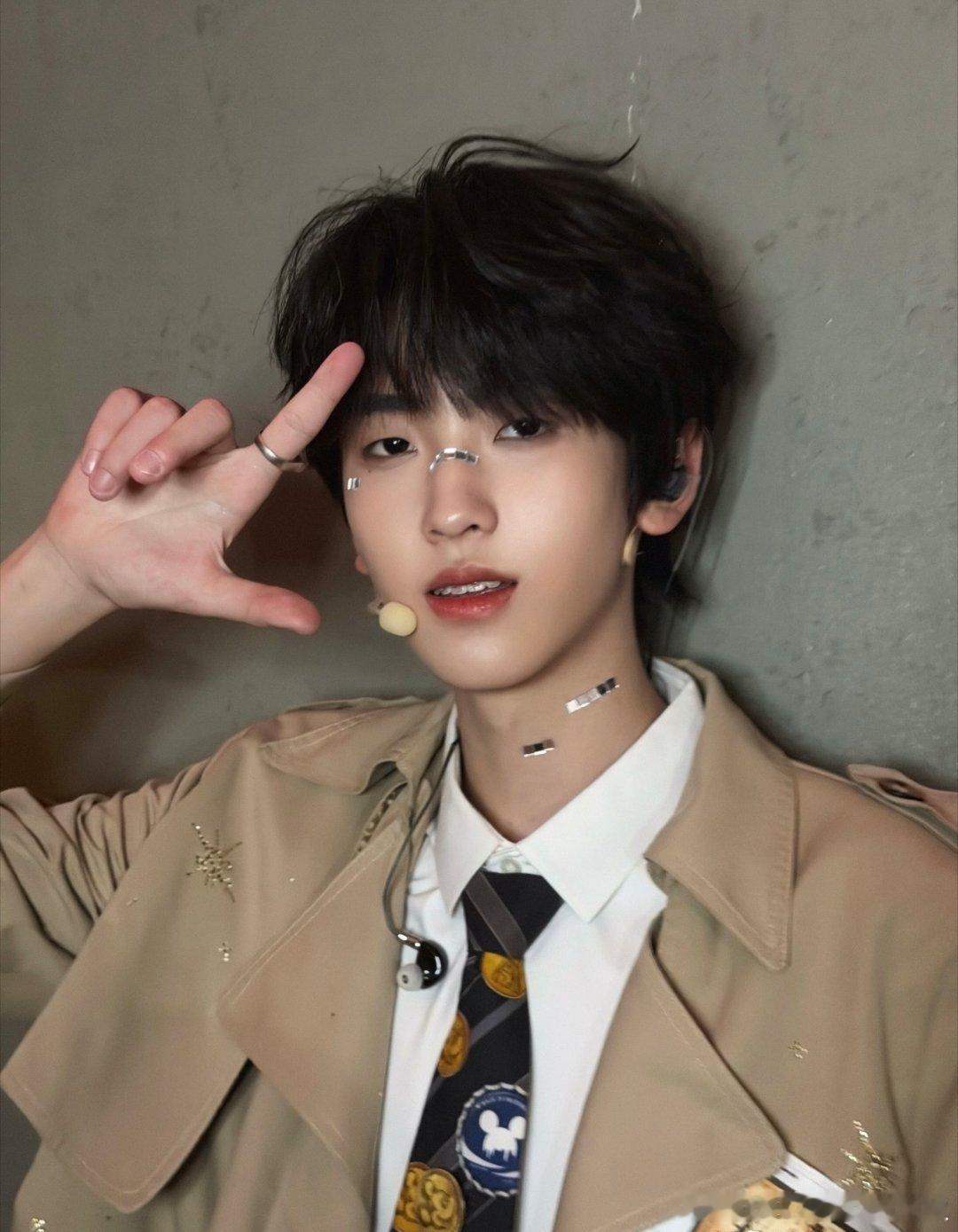 左奇函 💙左奇函李浩宇 💙左奇函 四代第一rap担天使也就那样吧 跟你比起来