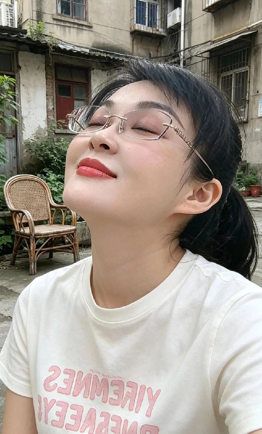 平台不可当本事，职务更不是人生。
体里熬资历、争提拔、抢位子，总觉得职务上去、头