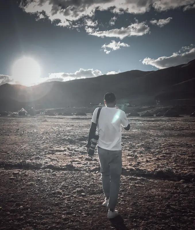 人这一辈子，财富、名利、人脉都是身外之物，生不带来死不带去。真正永远属于你的，只