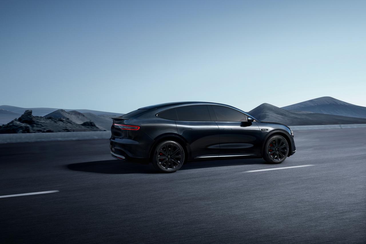 在年轻消费者成为购车主力的当下，新款智界“双子星”——新款智界R7与智界新S7凭