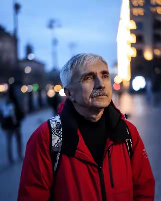 乌克兰老百姓的无奈，极不情愿失去土地，又想停止战争，减少牺牲，再打下去，乌克兰没