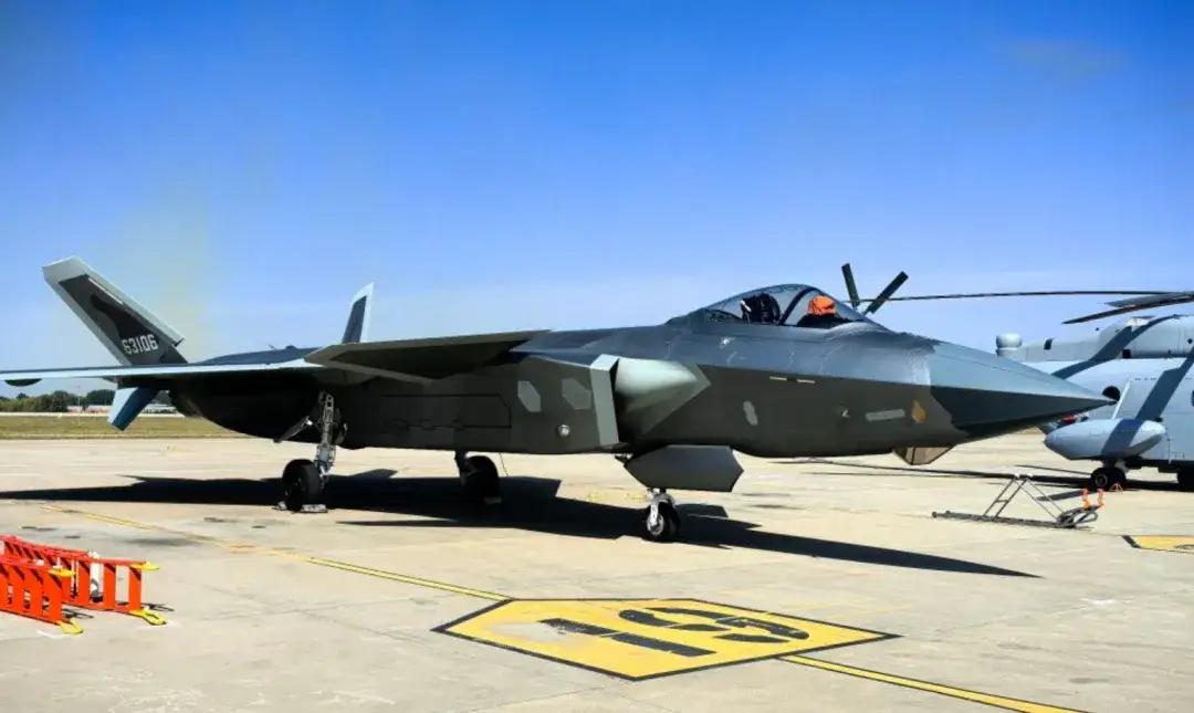 前脚签下22亿英镑订单，后脚把中企列入制裁？2月24日俄乌冲突四周年，英国甩出2