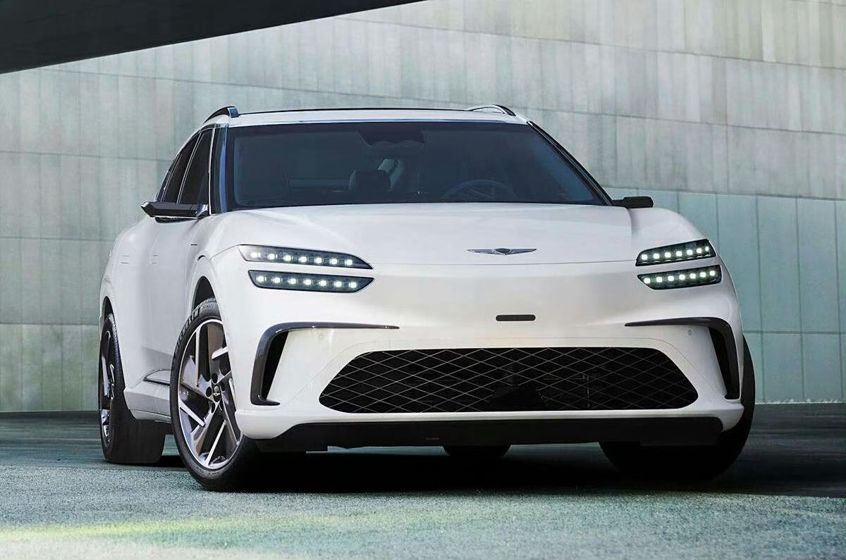 说实话今年这个纯电 GV60 外观是真不好看，虽然说家族设计还犹存，但是整体感觉