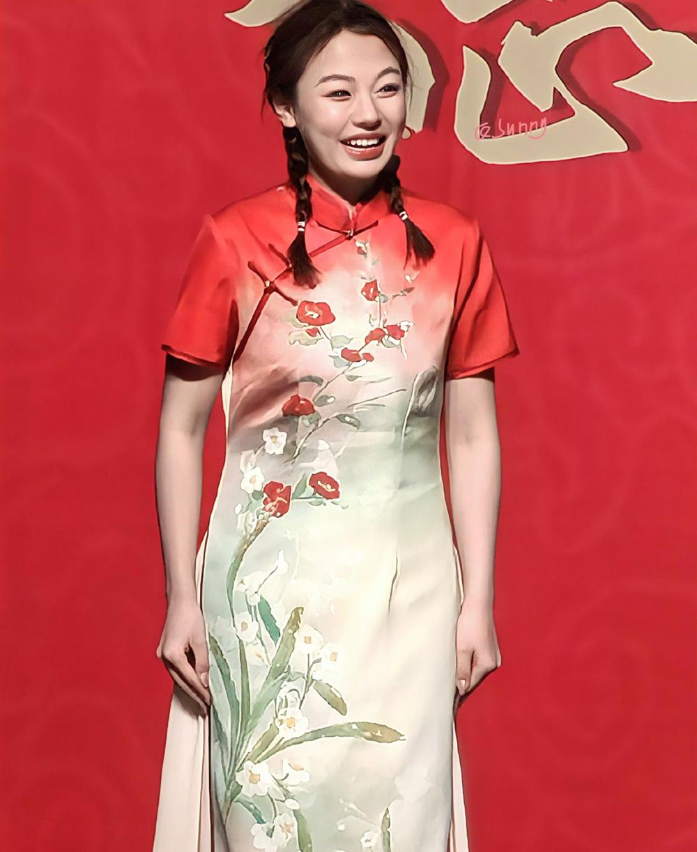 【相声演员赵芸一加盟德云社前后对比，几家欢喜几家愁，你怎么看？】
各位看官，今天