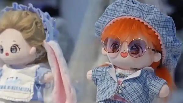 “娃衣”逐渐成为潮玩文化中的新宠，成为年轻消费者和潮玩爱好者的热门选择。其多样化