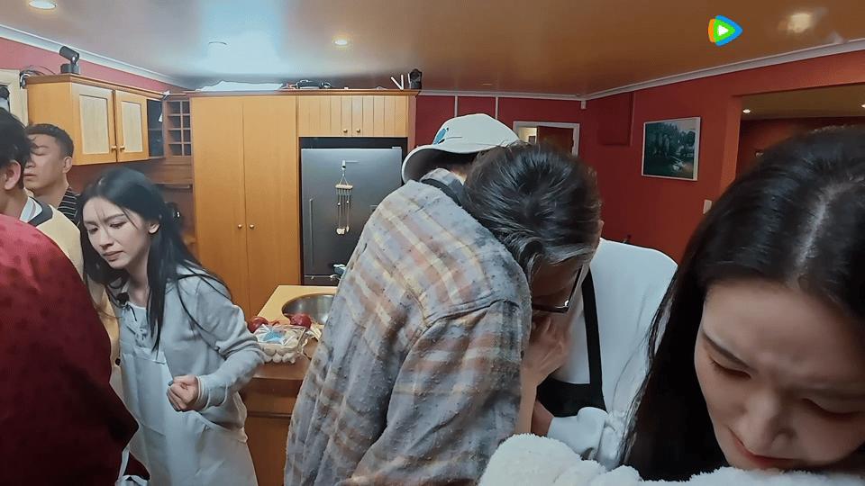 李乃文林一越来越糟糕的姿势李乃文林一抱在一起拧生抽 谁能拒绝这么可爱的互动啊，笨