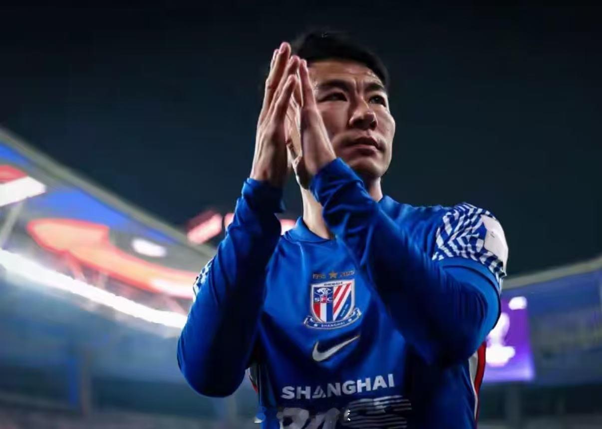 于汉超退役38岁于汉超官宣退役，20年绿茵征程落幕！未来将以新身份留申花，感恩陪