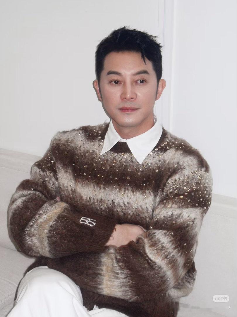 沙溢瘦了胡可功不可没以前对他的印象就是白展堂是真的帅后来发福以后颜值就下滑了现在