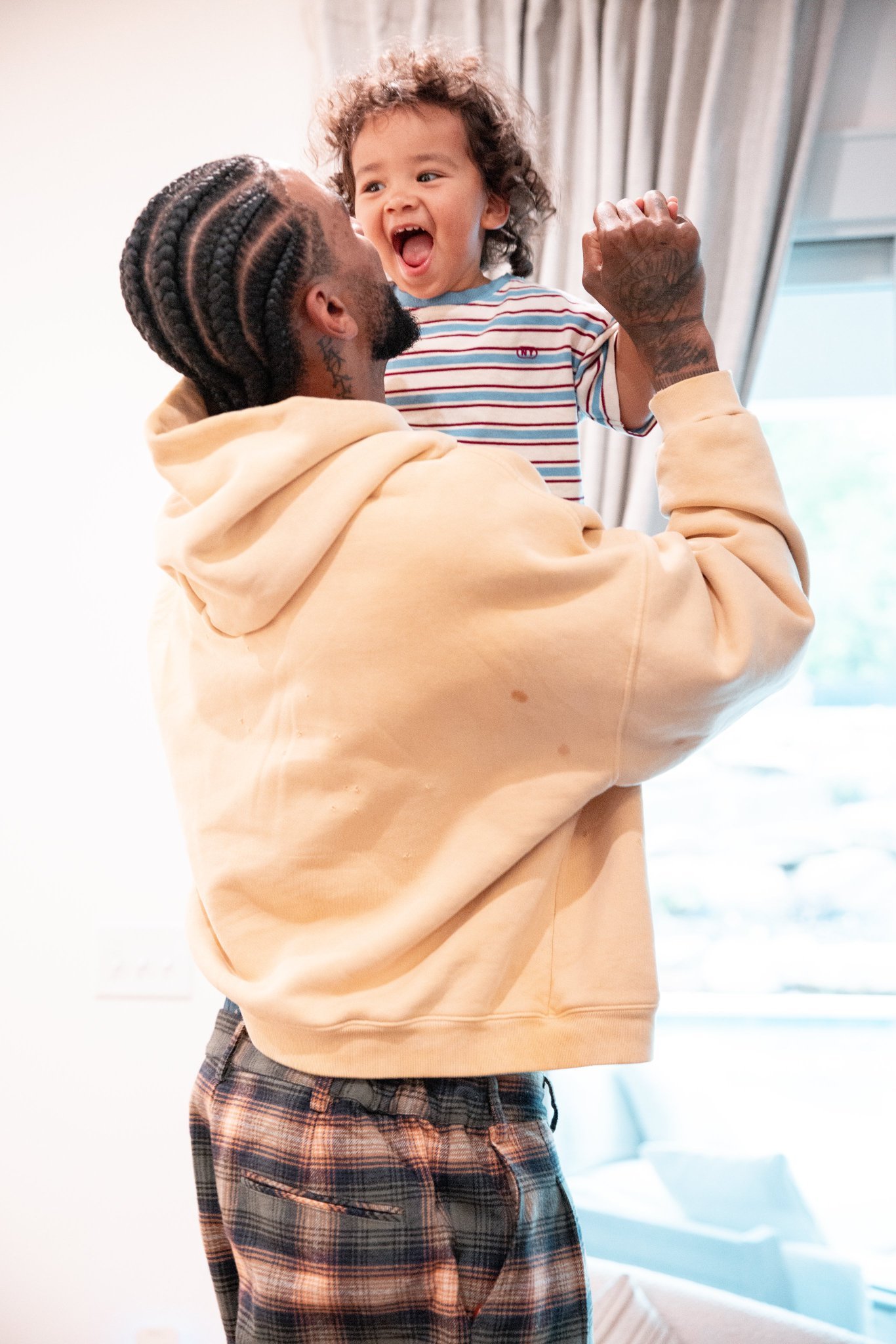 亚历山大沃克最快进步球员 NAW拿到最快进步球员奖，老鹰成为历史上第一支连续两年