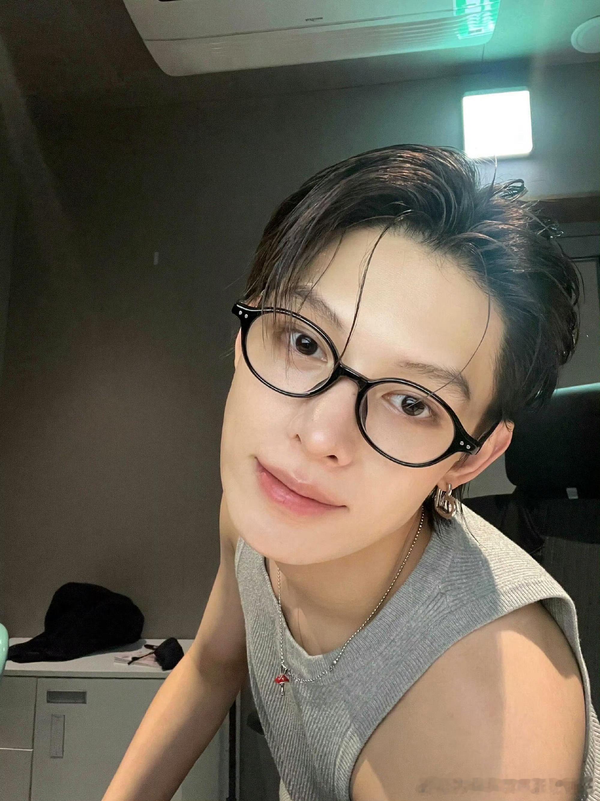 赵雨凡JAMES 🦅赵雨凡 冬天会周而复始，该相逢的人会再相逢，所以我们不必总