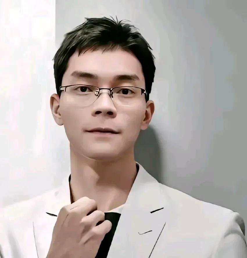 大学线性代数有这么难吗？唐尚珺再次表示自己听懵了。

前段时间唐尚珺表示看了几页