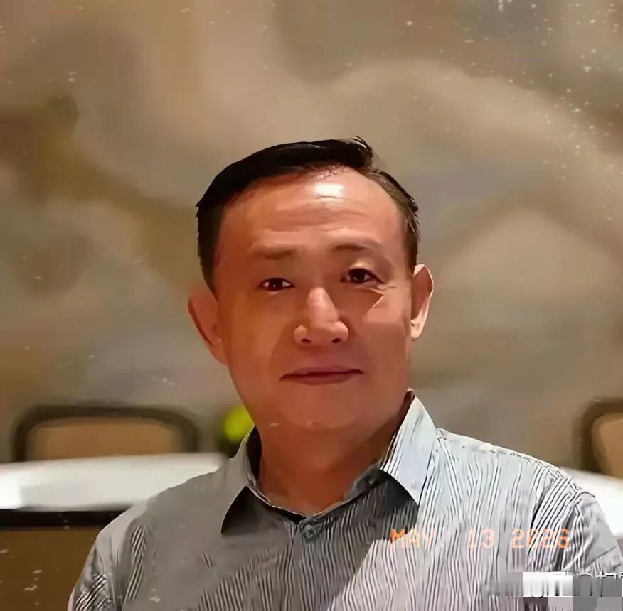 今天中午和同事喝茶，聊起卢麒元，对方嗤之以鼻，觉得这人放着大把钞票不赚，非要去网