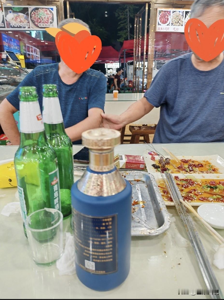 遇见秦腔迷晚上喝酒，真是酒逢知己千杯少。
       昨天早上八点多，出门拉胡
