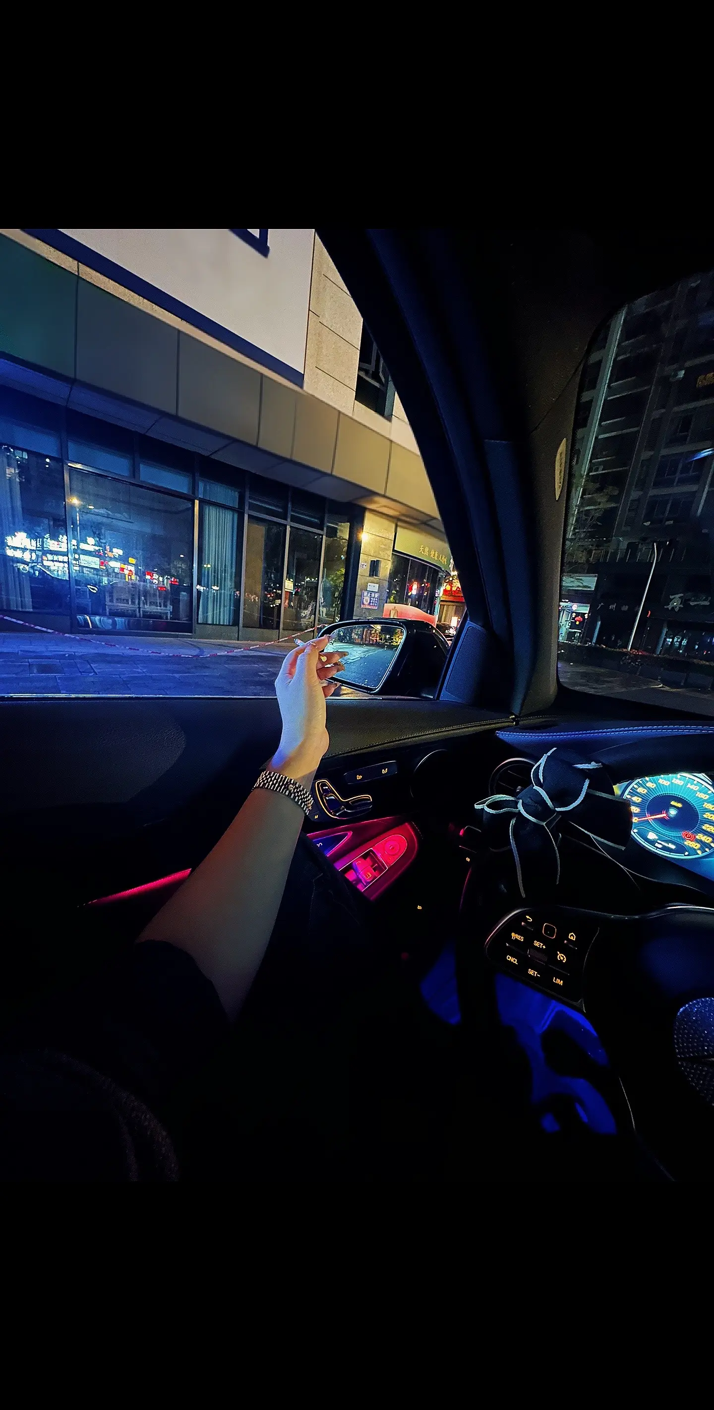 睡不着的夜晚，你们都在做什么呢……
