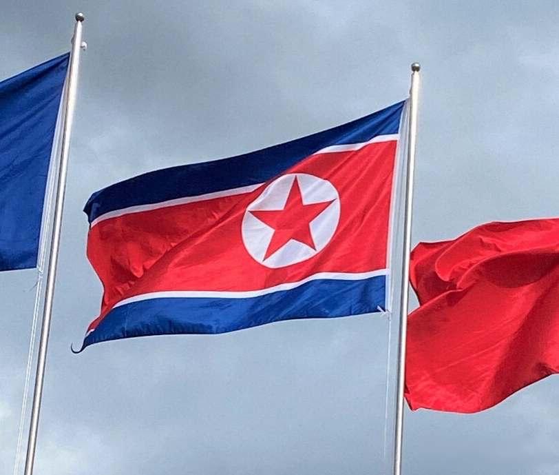 朝鲜外务省昨天发表声明，指出日本政客近来频繁提及核武器的话题，这一动向令人警惕，