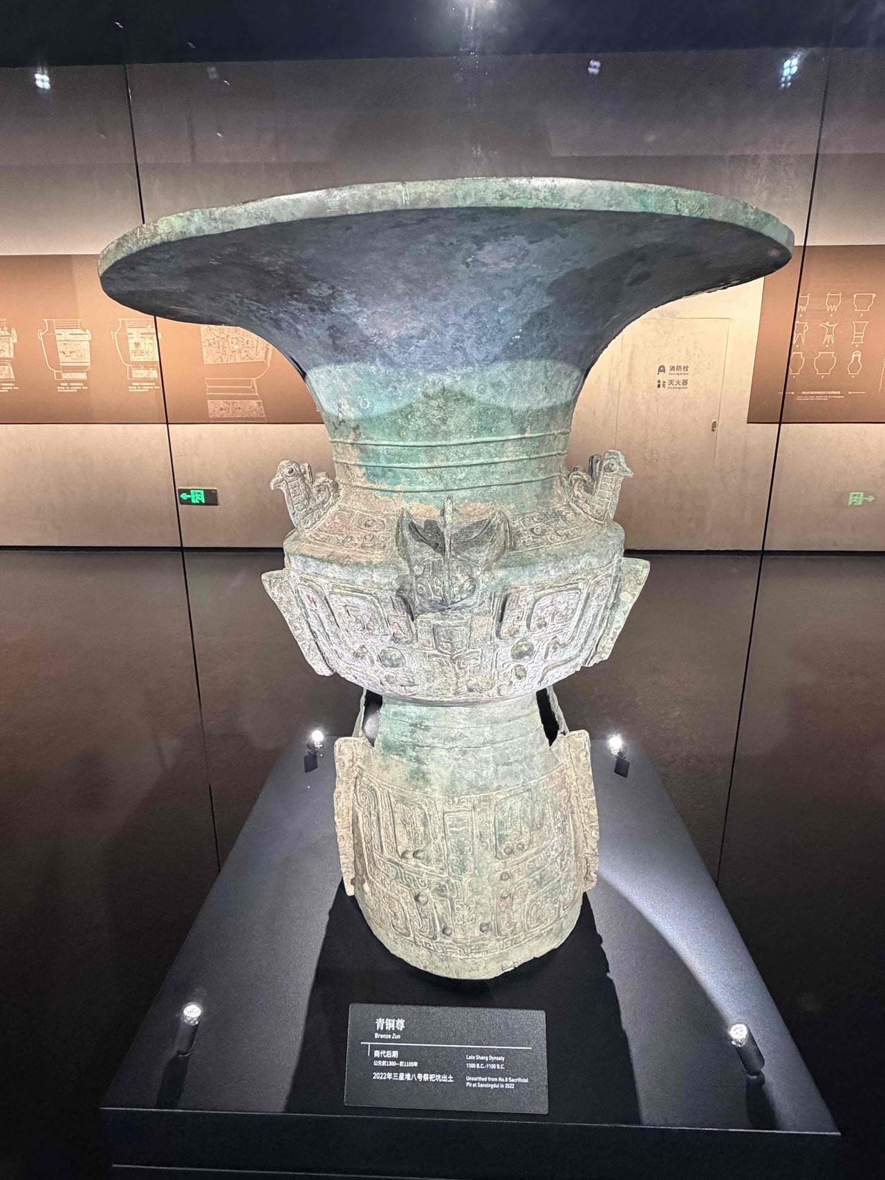 极具魅力的青铜尊
在陕西宝鸡见到何尊时，我便被惊艳得不行，此次前往四川广汉的三星