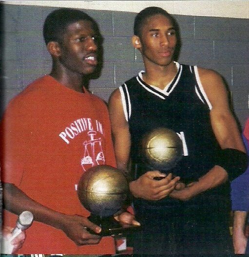 穿21号的 Kobe Bryant 参加Albert C. Donofrio 经