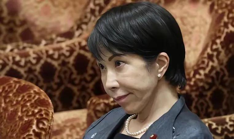 日本政府直接不装了，再次放出“中国威胁论”。日首相官邸官员表示：日本应该拥有核武