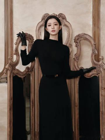 王楚然 黑天鹅 王楚然的黑天鹅造型简直是美的无法抗拒，她的每一处细节都散发着神秘