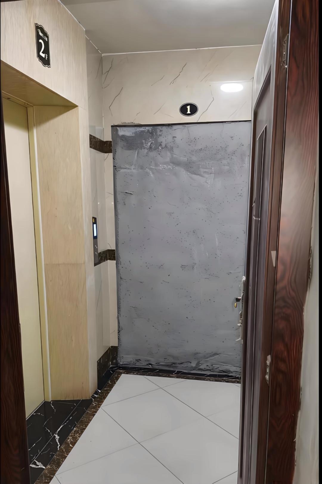 看房看到一半突然发现隔壁邻居大门用水泥封得严严实实的，这是什么情况？房子还能买吗