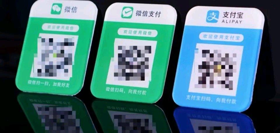 这年头，总有人想“躺赚”，结果把自己“躺”进了局子。成都武侯区果堰农贸市场的摊主